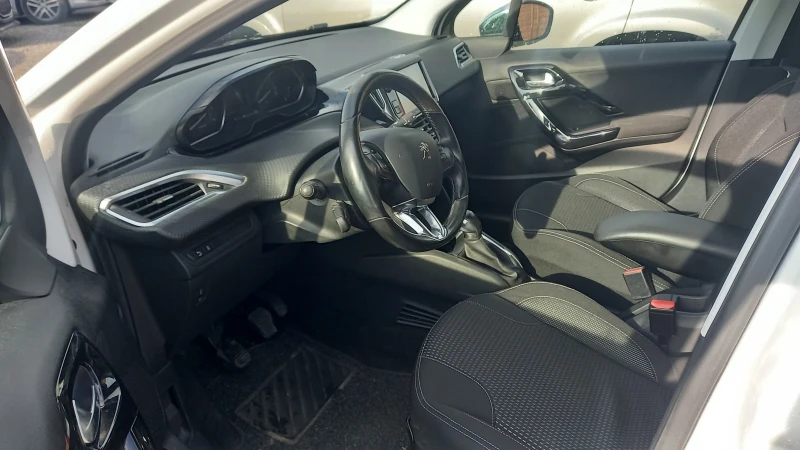 Peugeot 208 1.6HDi-Face, Navi, Led, Kamera, снимка 5 - Автомобили и джипове - 48357234