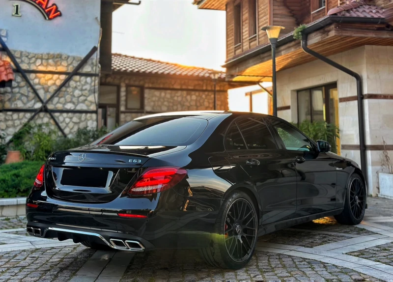 Mercedes-Benz E 220 d * * E63 AMG* * DIGITAL* * LED* * , снимка 5 - Автомобили и джипове - 49875190