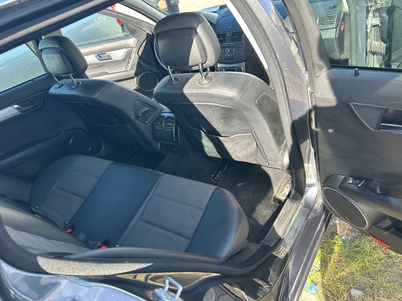 Mercedes-Benz C 220, снимка 9 - Автомобили и джипове - 52400443