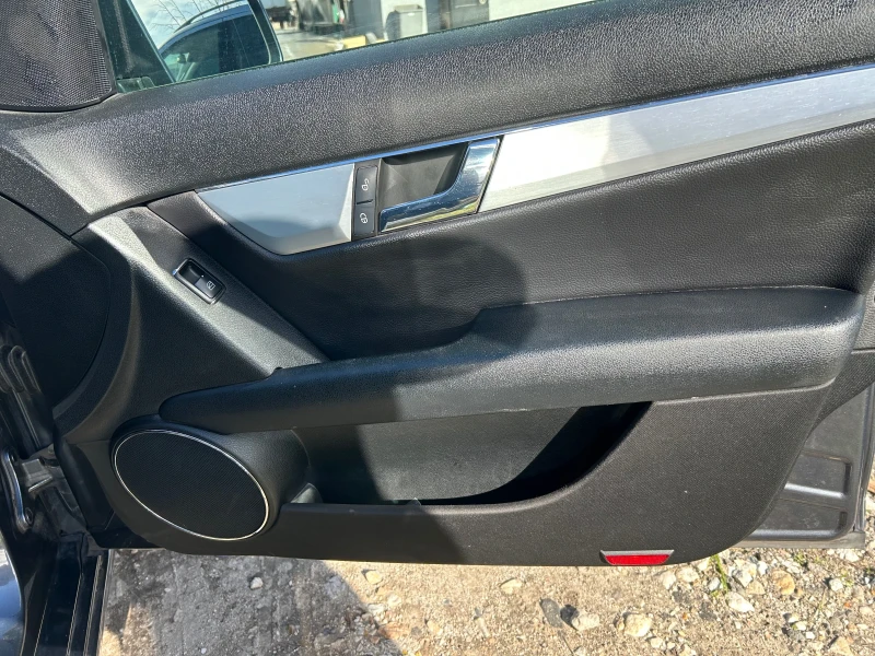 Mercedes-Benz C 220, снимка 5 - Автомобили и джипове - 52400443