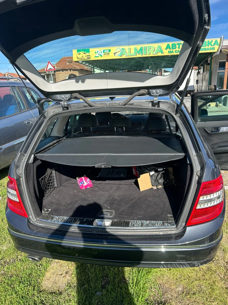 Mercedes-Benz C 220, снимка 8 - Автомобили и джипове - 52400443