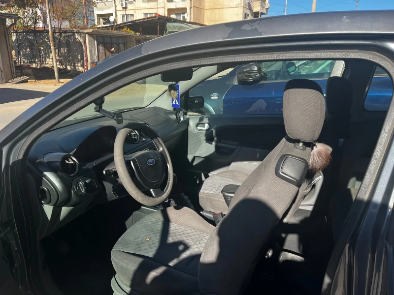 Ford Fiesta 1.4 dizel 2003год, снимка 4 - Автомобили и джипове - 52659379