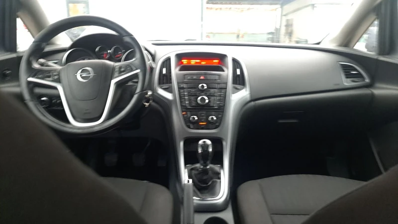 Opel Astra 1.4 i, снимка 9 - Автомобили и джипове - 53295179