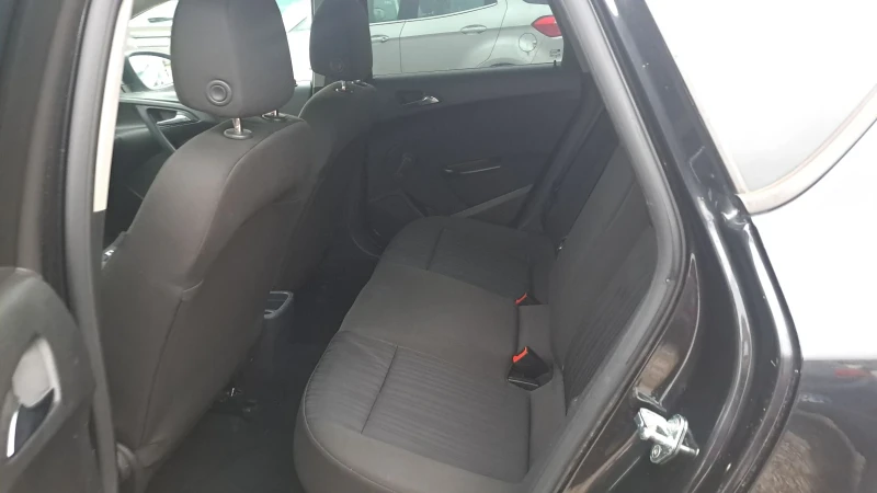 Opel Astra 1.4 i, снимка 12 - Автомобили и джипове - 53295179