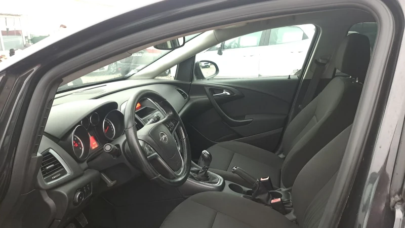 Opel Astra 1.4 i, снимка 10 - Автомобили и джипове - 53295179