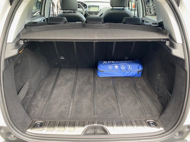 Peugeot 2008 ALLURE 1.6 e-HDI 115 STT BVM6 - изображение 8