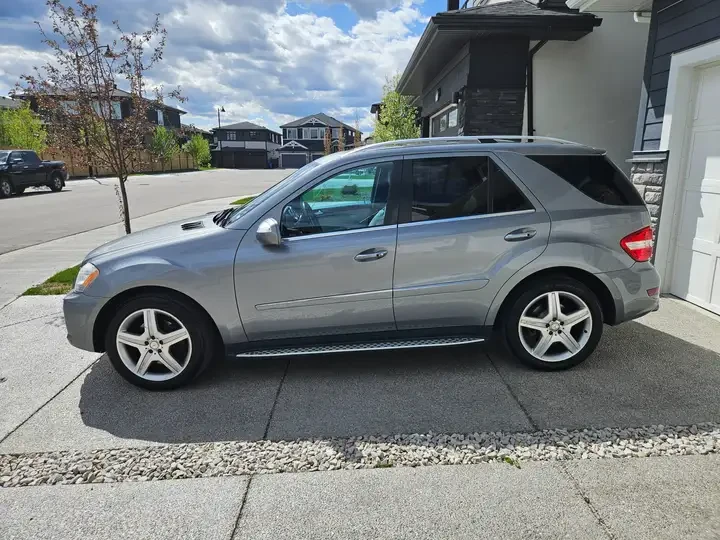 Mercedes-Benz ML 550 4Matic * ПОДГРЕВИ * KEYLESS, снимка 2 - Автомобили и джипове - 54869309
