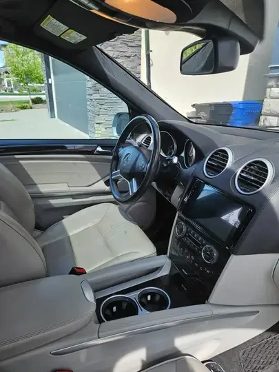 Mercedes-Benz ML 550 4Matic * ПОДГРЕВИ * KEYLESS, снимка 3 - Автомобили и джипове - 54869309