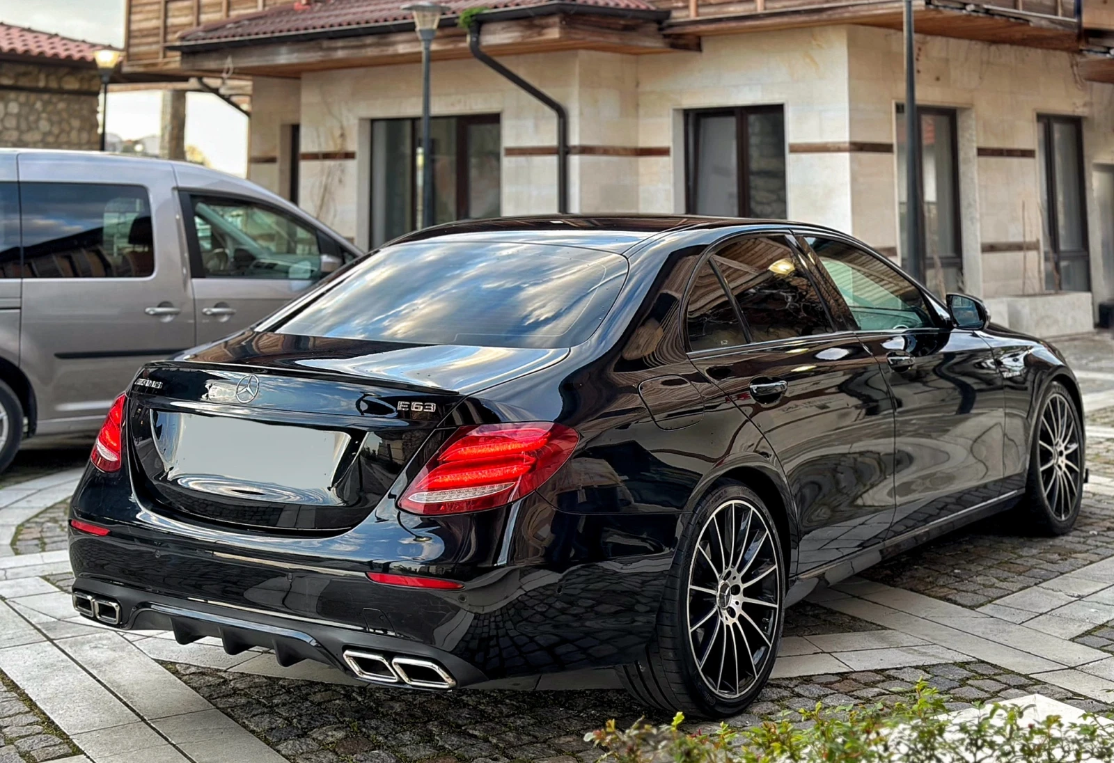 Mercedes-Benz E 220 d * * E63 AMG* * DIGITAL* * LED* *  - изображение 9