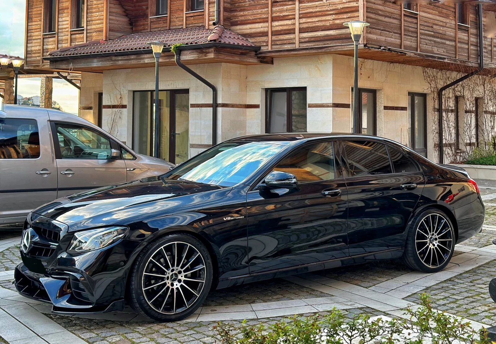Mercedes-Benz E 220 d * * E63 AMG* * DIGITAL* * LED* *  - изображение 8