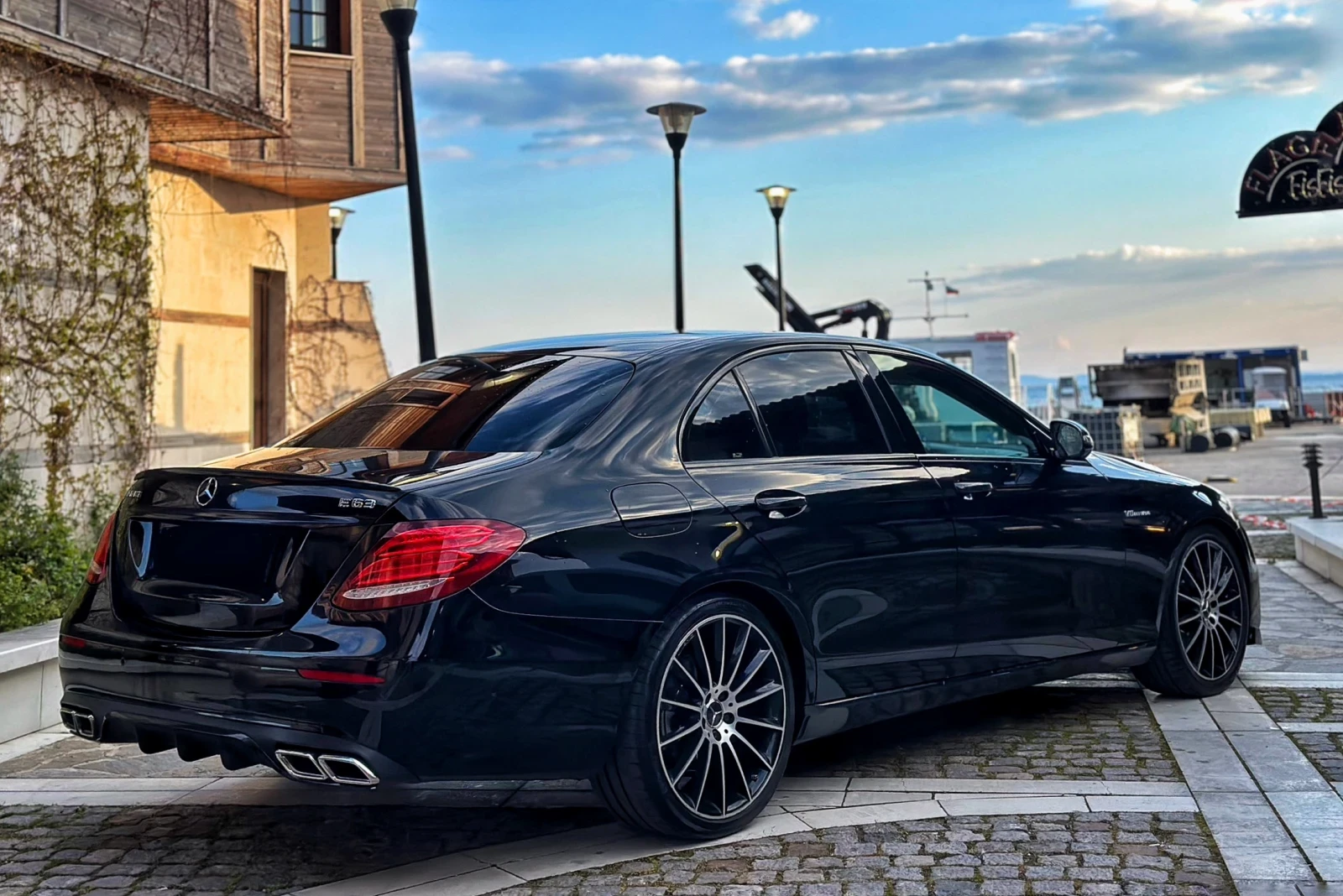 Mercedes-Benz E 220 d * * E63 AMG* * DIGITAL* * LED* *  - изображение 6