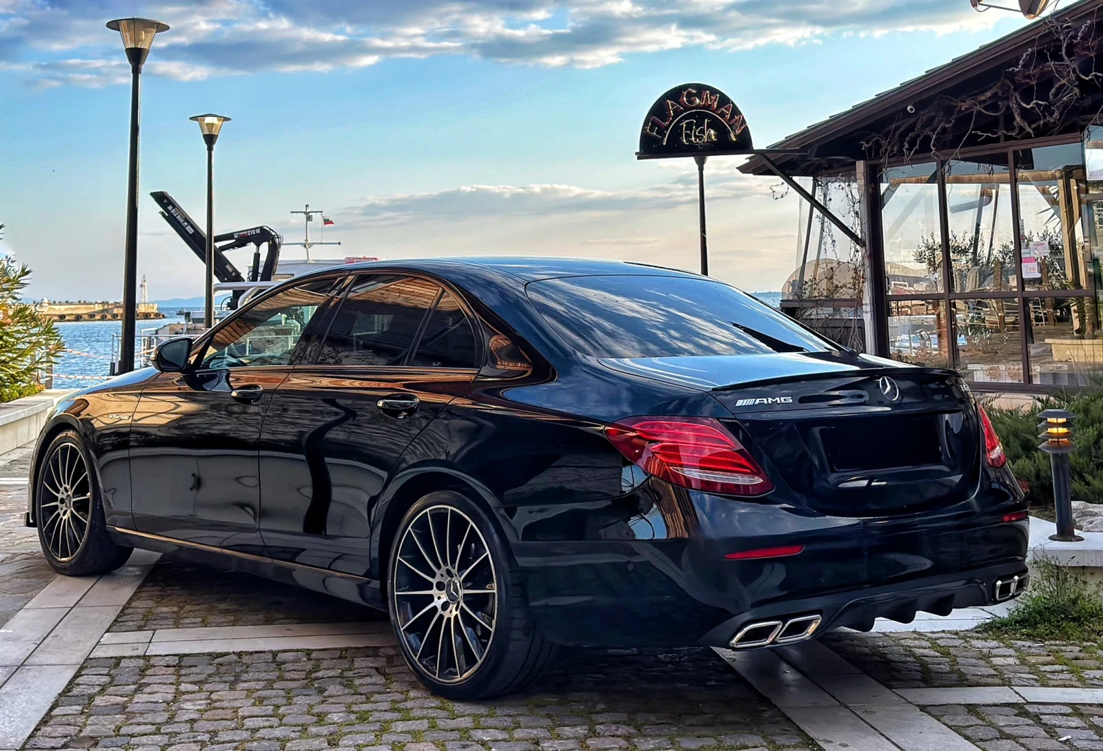 Mercedes-Benz E 220 d * * E63 AMG* * DIGITAL* * LED* *  - изображение 5
