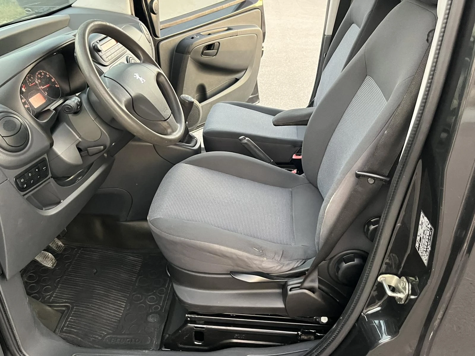Peugeot Bipper 1.4HDI 68кс EURO 4 КЛИМАТИК - изображение 8