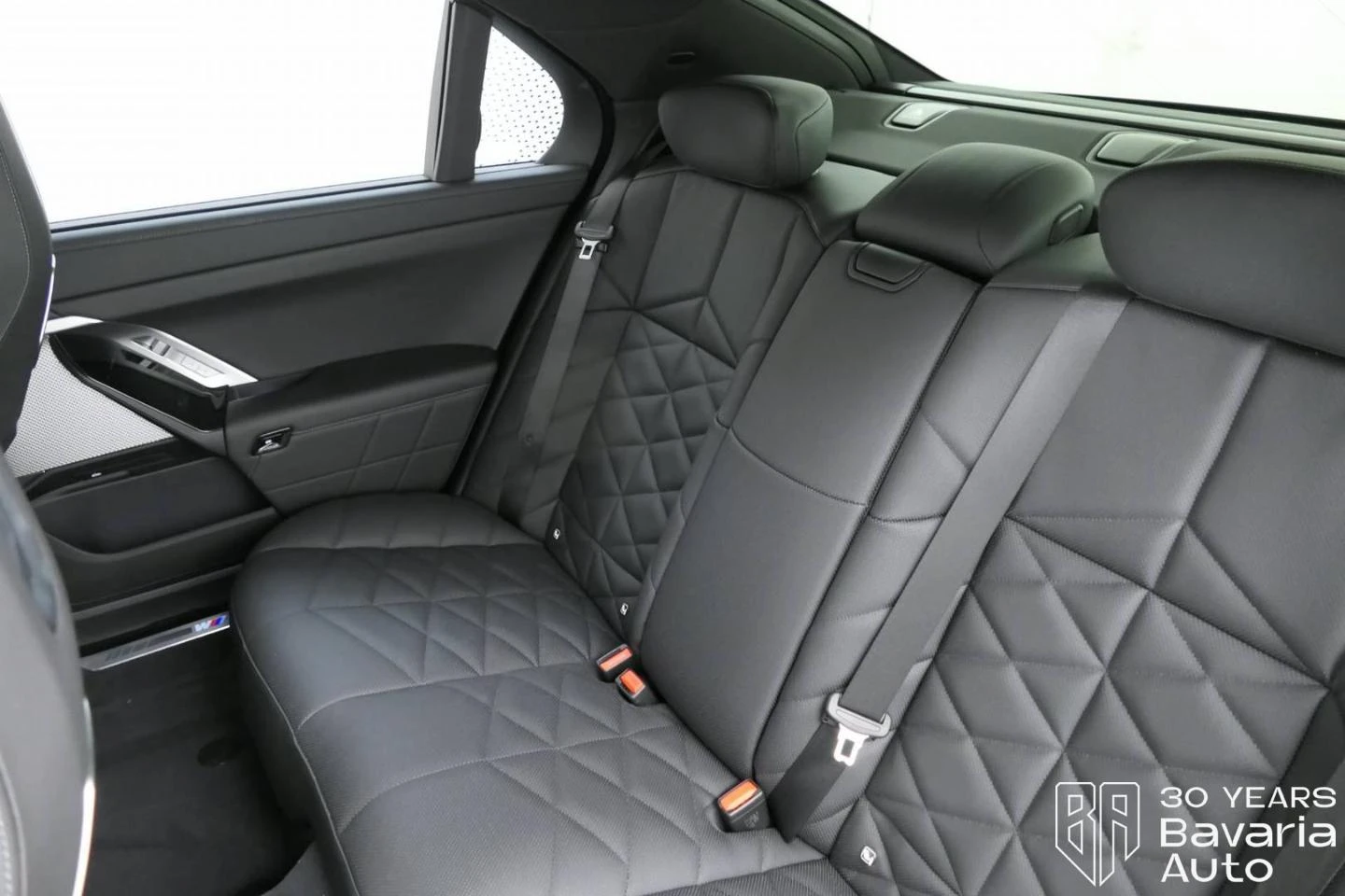 BMW 740 d xDrive M Sport Paket Sportautomatic - изображение 8