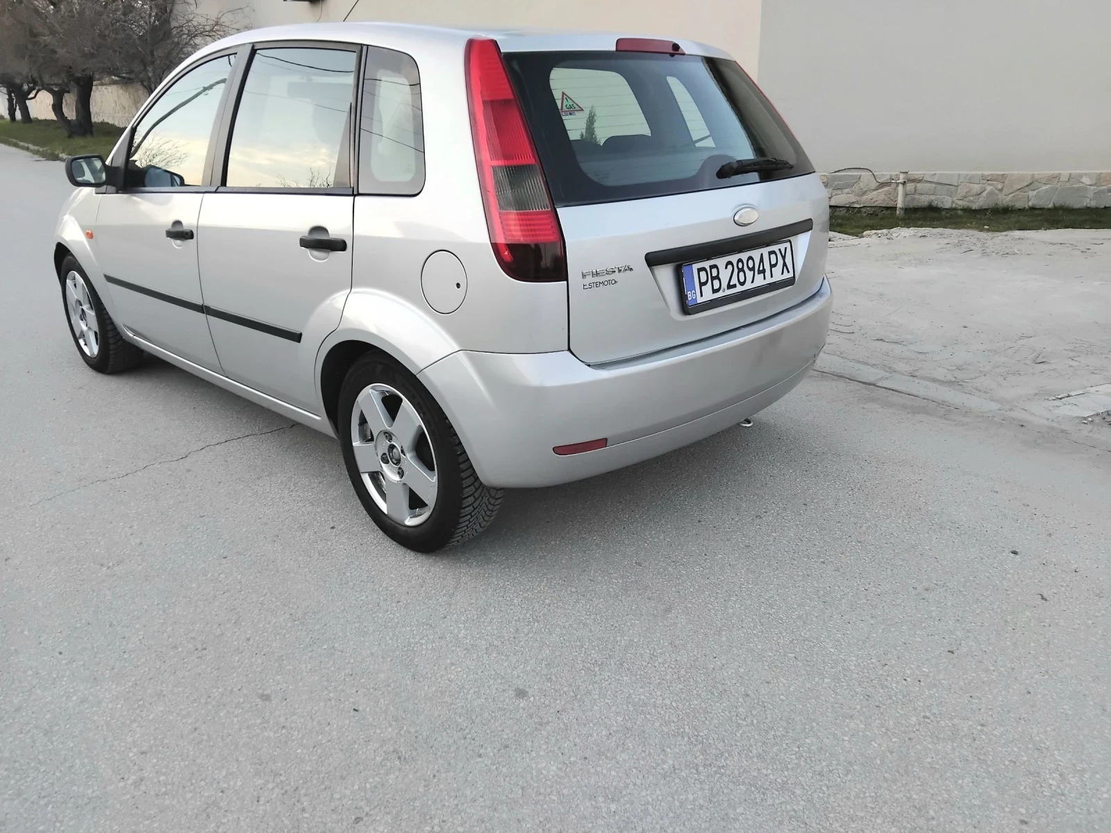 Ford Fiesta 1.4i.80k + КЛИМА + ГАЗОВ ИНЖЕКЦИОН , снимка 5 - Автомобили и джипове - 53772486