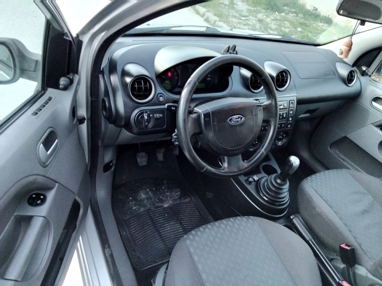 Ford Fiesta 1.4i.80k + КЛИМА + ГАЗОВ ИНЖЕКЦИОН , снимка 17 - Автомобили и джипове - 53772486