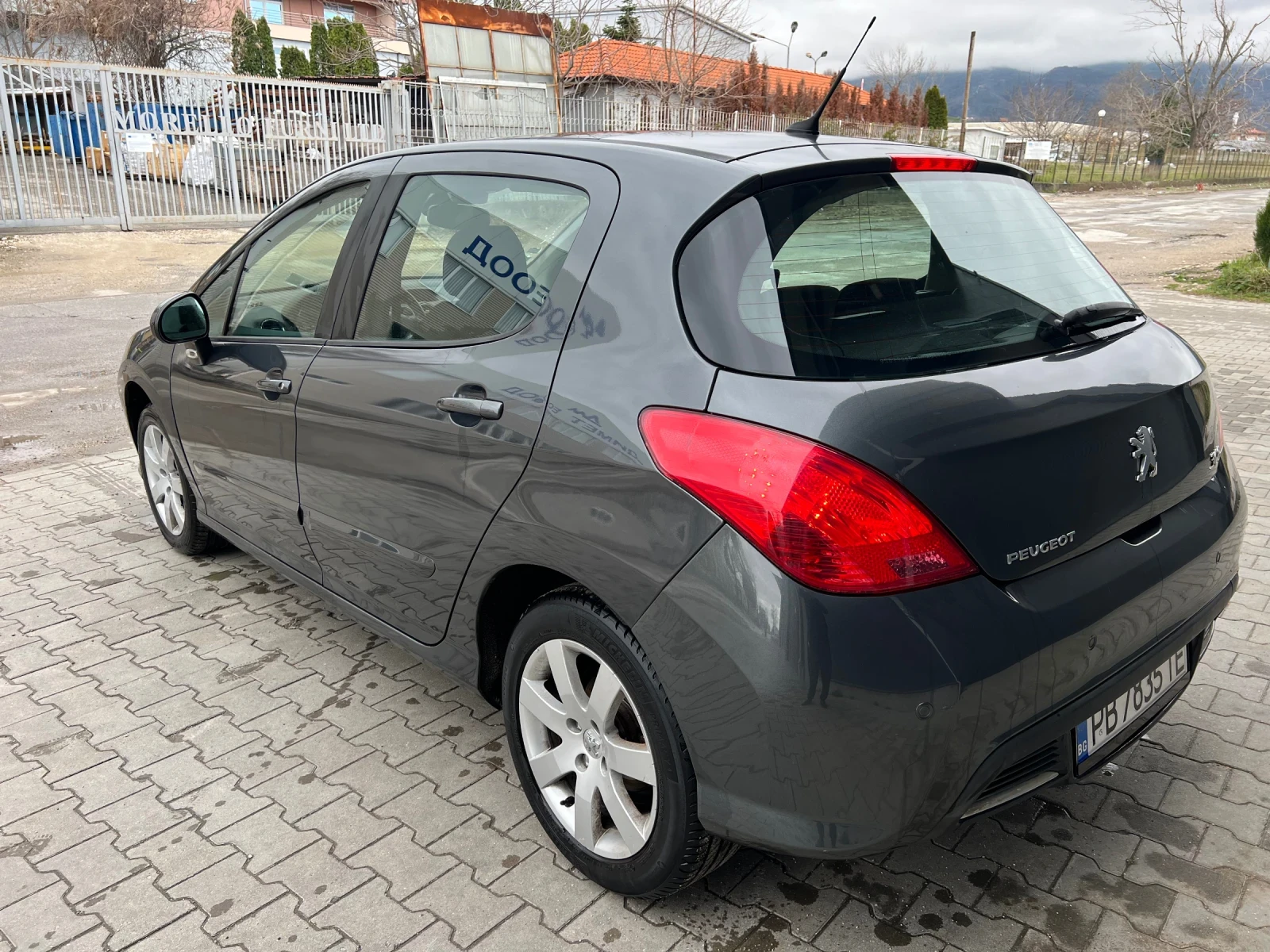 Peugeot 308 1, 6HDI/ Регистрирана / PANORAMA , снимка 3 - Автомобили и джипове - 53860482