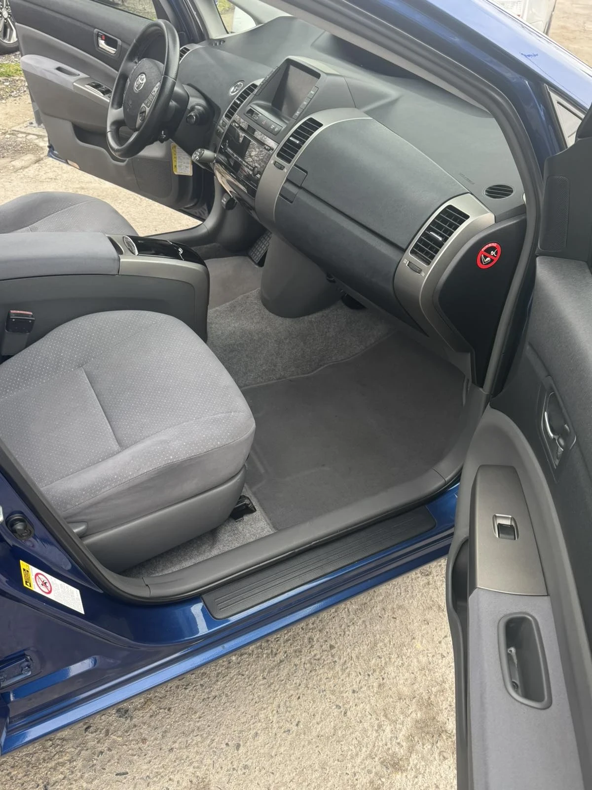 Toyota Prius 1, 5 hybrid - automatic, снимка 15 - Автомобили и джипове - 54282805