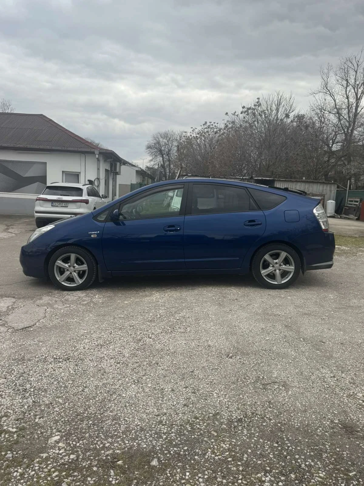 Toyota Prius 1, 5 hybrid - automatic, снимка 2 - Автомобили и джипове - 54282805