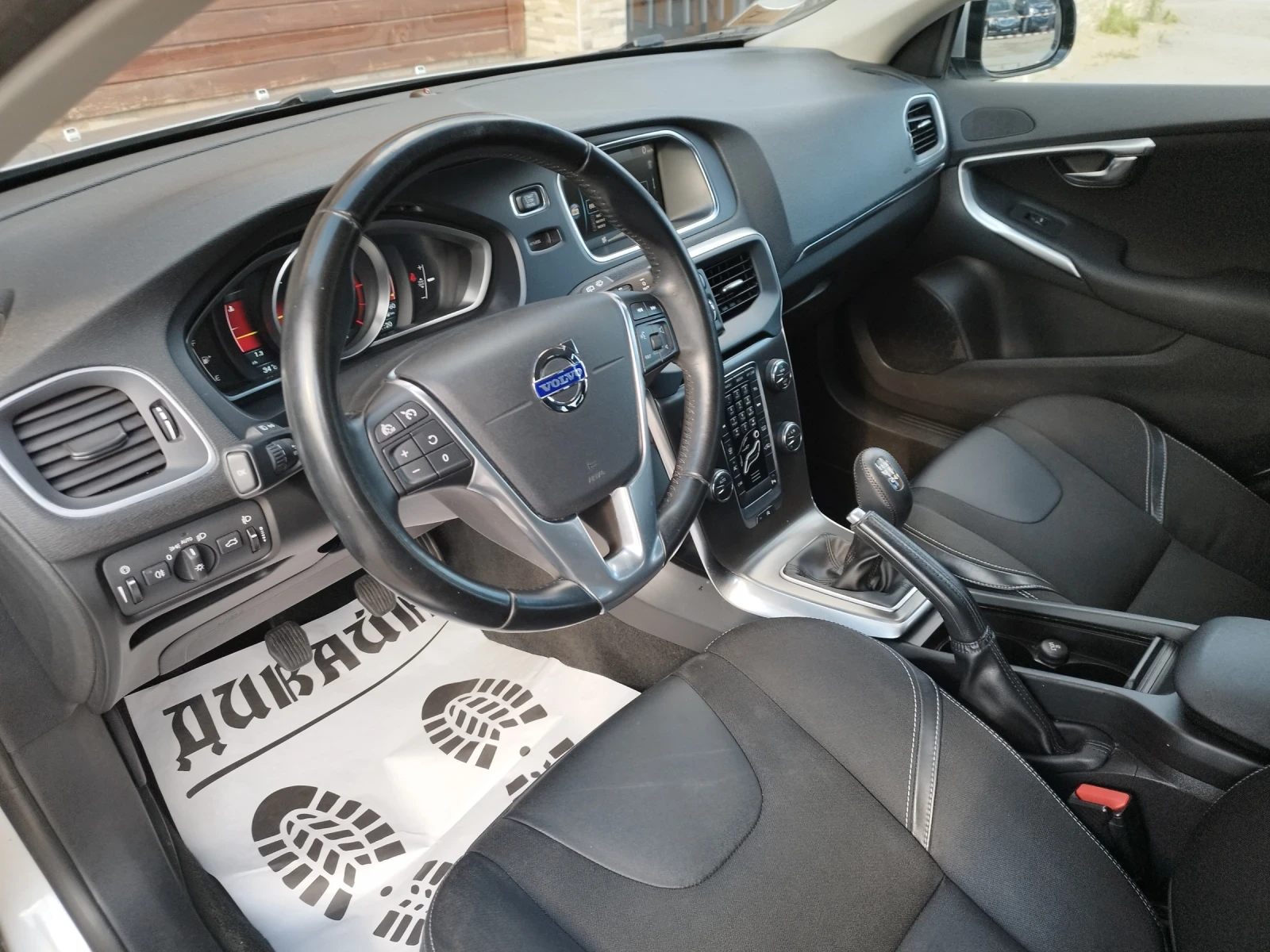 Volvo V40 1.6 D2, 114 k.c., Kamera, Euro 5B, снимка 9 - Автомобили и джипове - 54847554