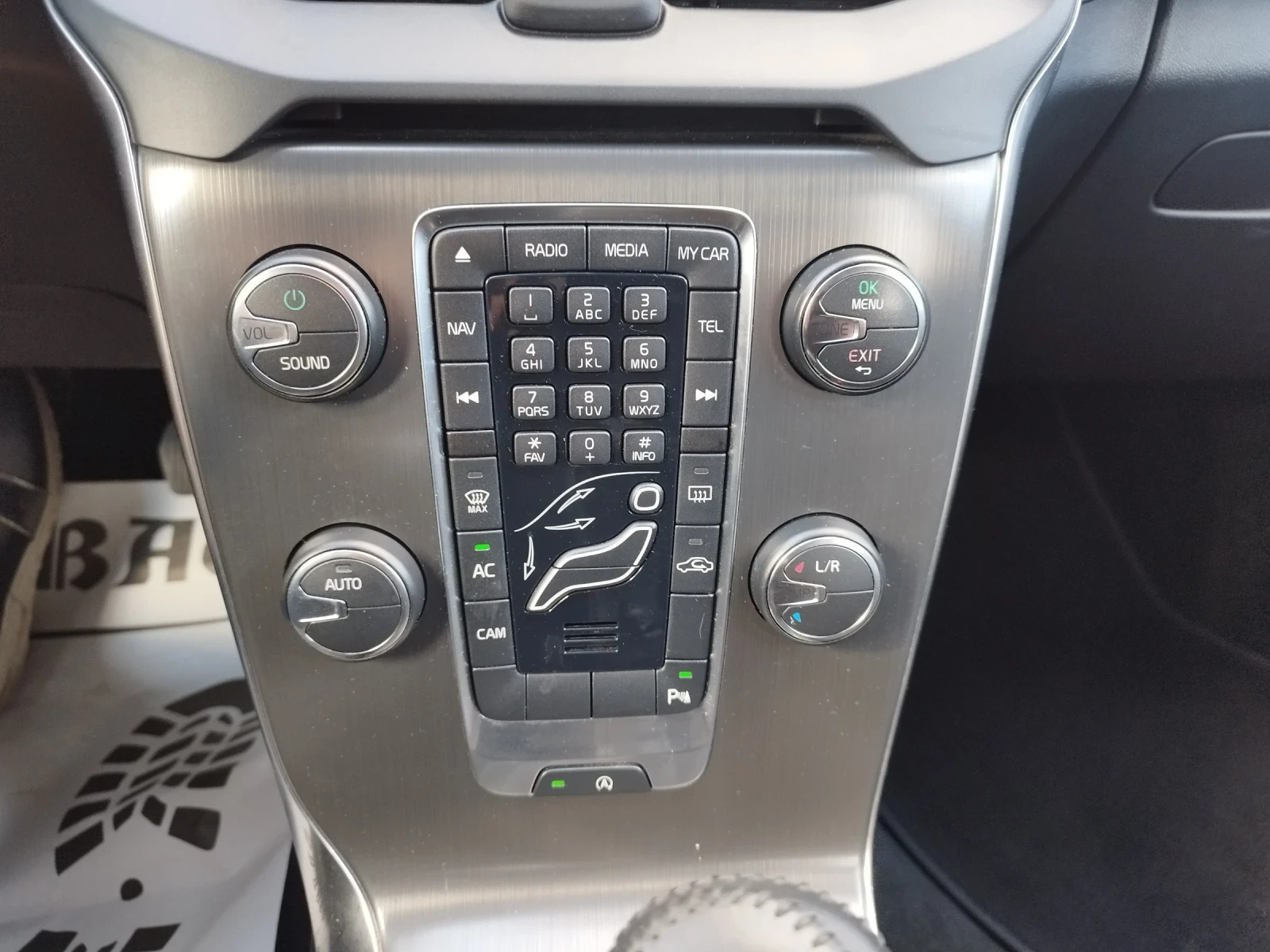 Volvo V40 1.6 D2, 114 k.c., Kamera, Euro 5B, снимка 12 - Автомобили и джипове - 54847554