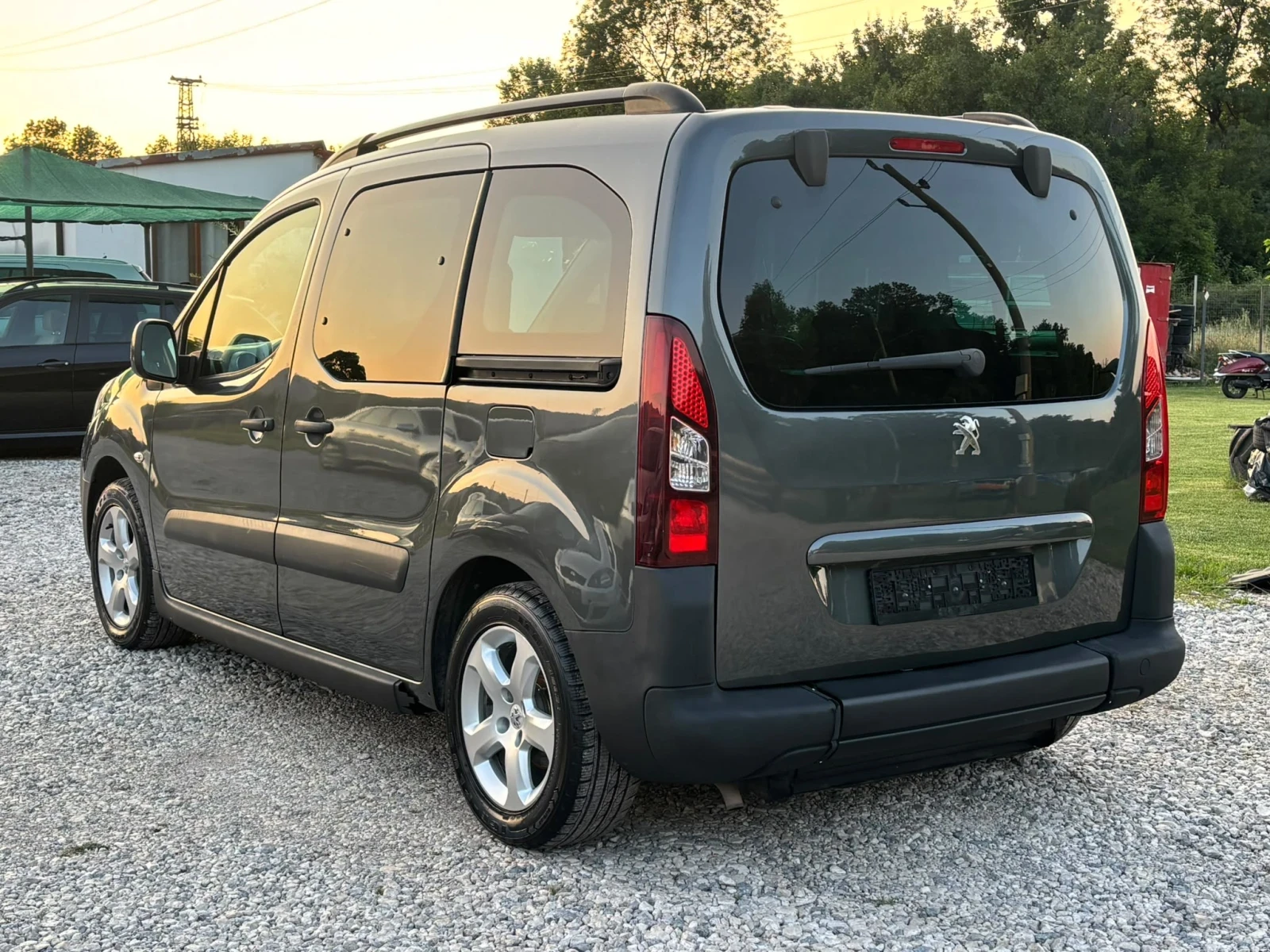 Peugeot Partner 1, 6 HDI 90 ИТАЛИЯ РАМПА ЗА ИНВАЛИДИ, снимка 6 - Автомобили и джипове - 55197566