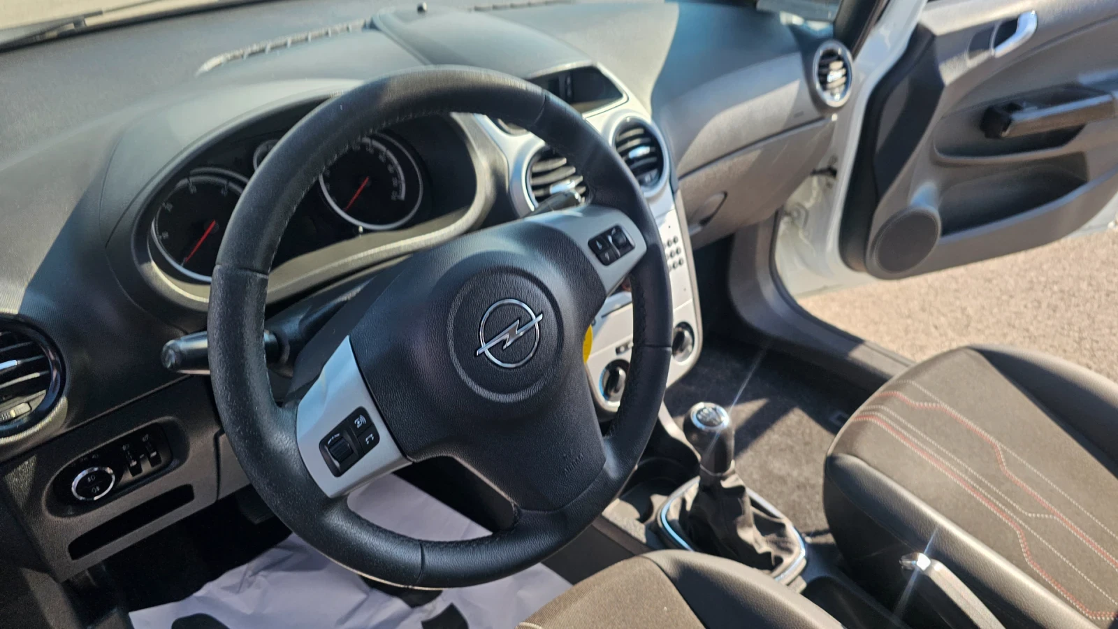 Opel Corsa 1.3CDTI<COSMO>, снимка 4 - Автомобили и джипове - 55332069
