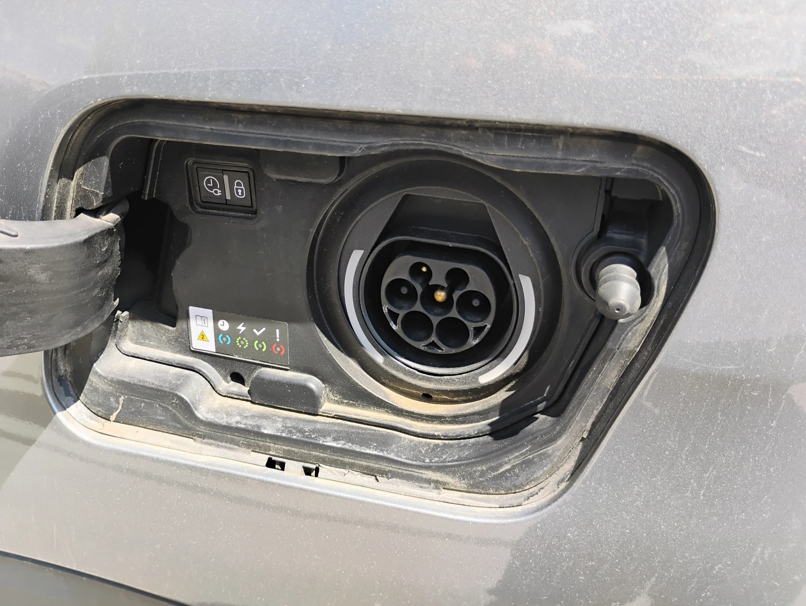 Peugeot 3008 1.6 Plug-in Hybrud, снимка 8 - Автомобили и джипове - 55346450