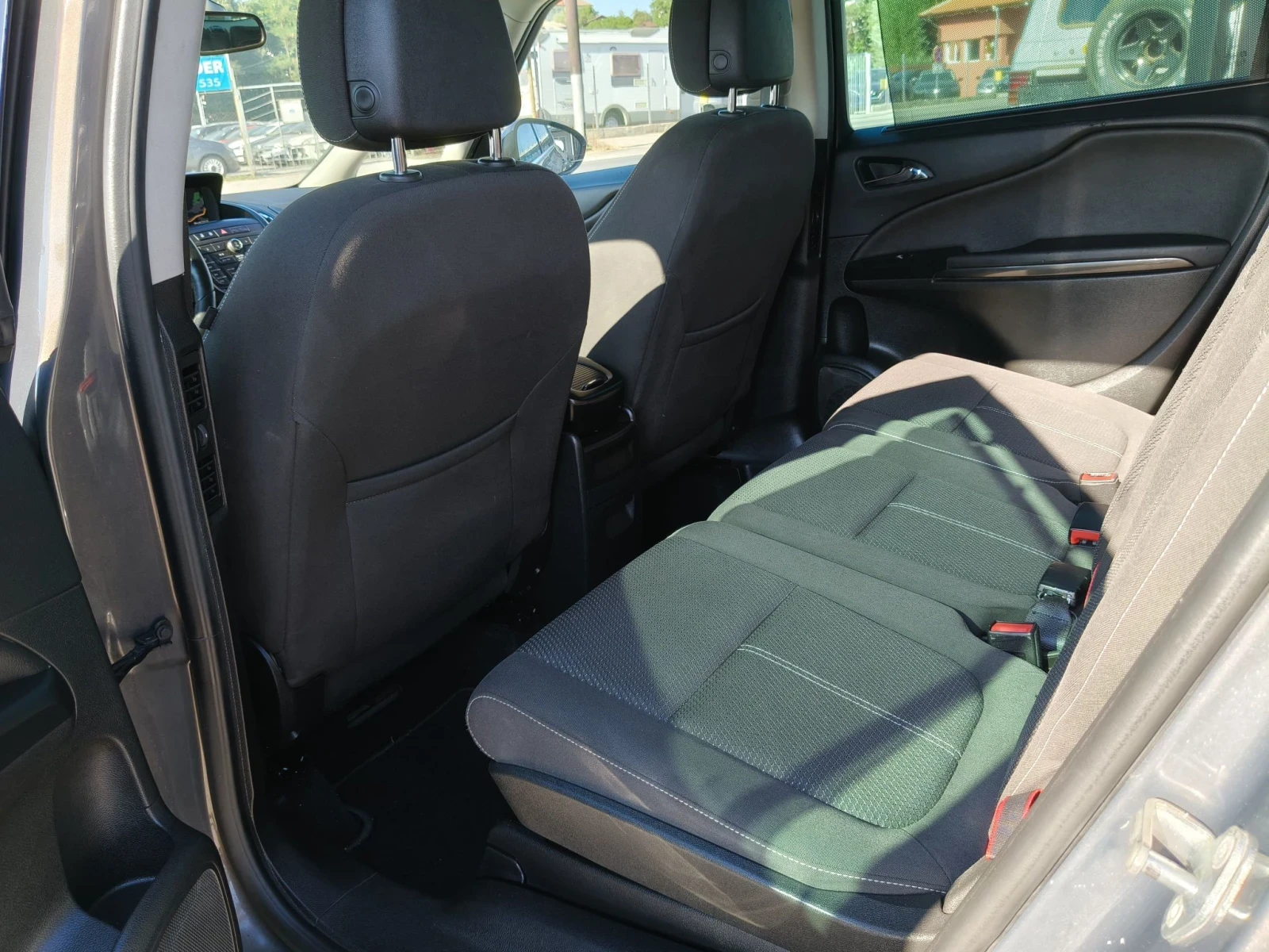 Opel Zafira 1.6CDTI Tourer ecoFlex FULL, снимка 11 - Автомобили и джипове - 55743035