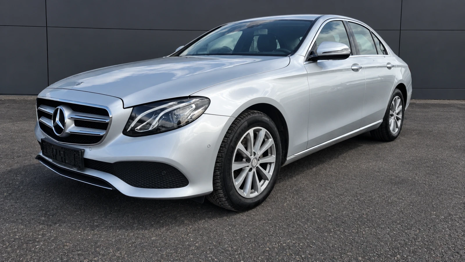 Mercedes-Benz E 220 Business Sport* На изплащане, снимка 2 - Автомобили и джипове - 56216905