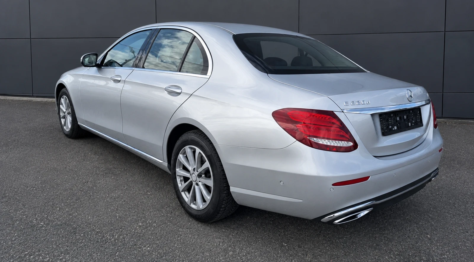 Mercedes-Benz E 220 Business Sport* На изплащане, снимка 5 - Автомобили и джипове - 56216905