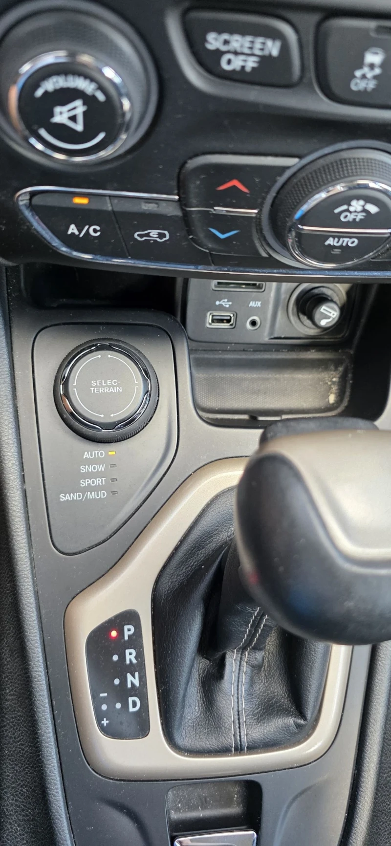 Jeep Cherokee 2.0 M-jet-2-4WD-170hp-Longitude-Automat, снимка 15 - Автомобили и джипове - 51794384