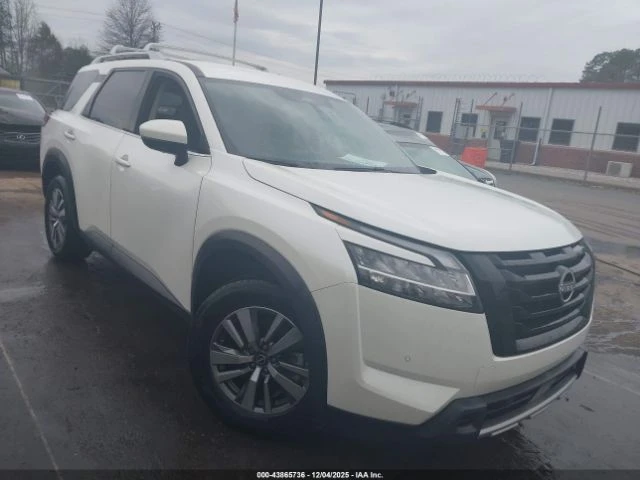 Nissan Pathfinder, снимка 3 - Автомобили и джипове - 53224372