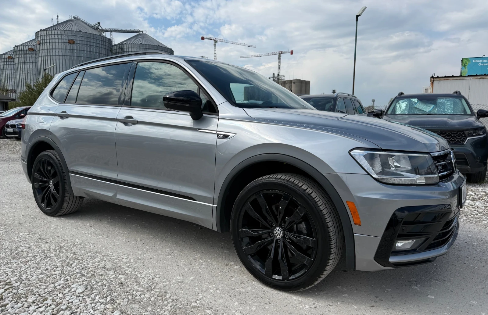 VW Tiguan 2.0T R-Line FullMax