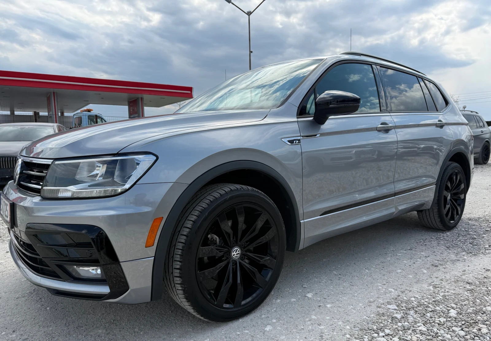 VW Tiguan 2.0T R-Line FullMax, снимка 3 - Автомобили и джипове - 54258124