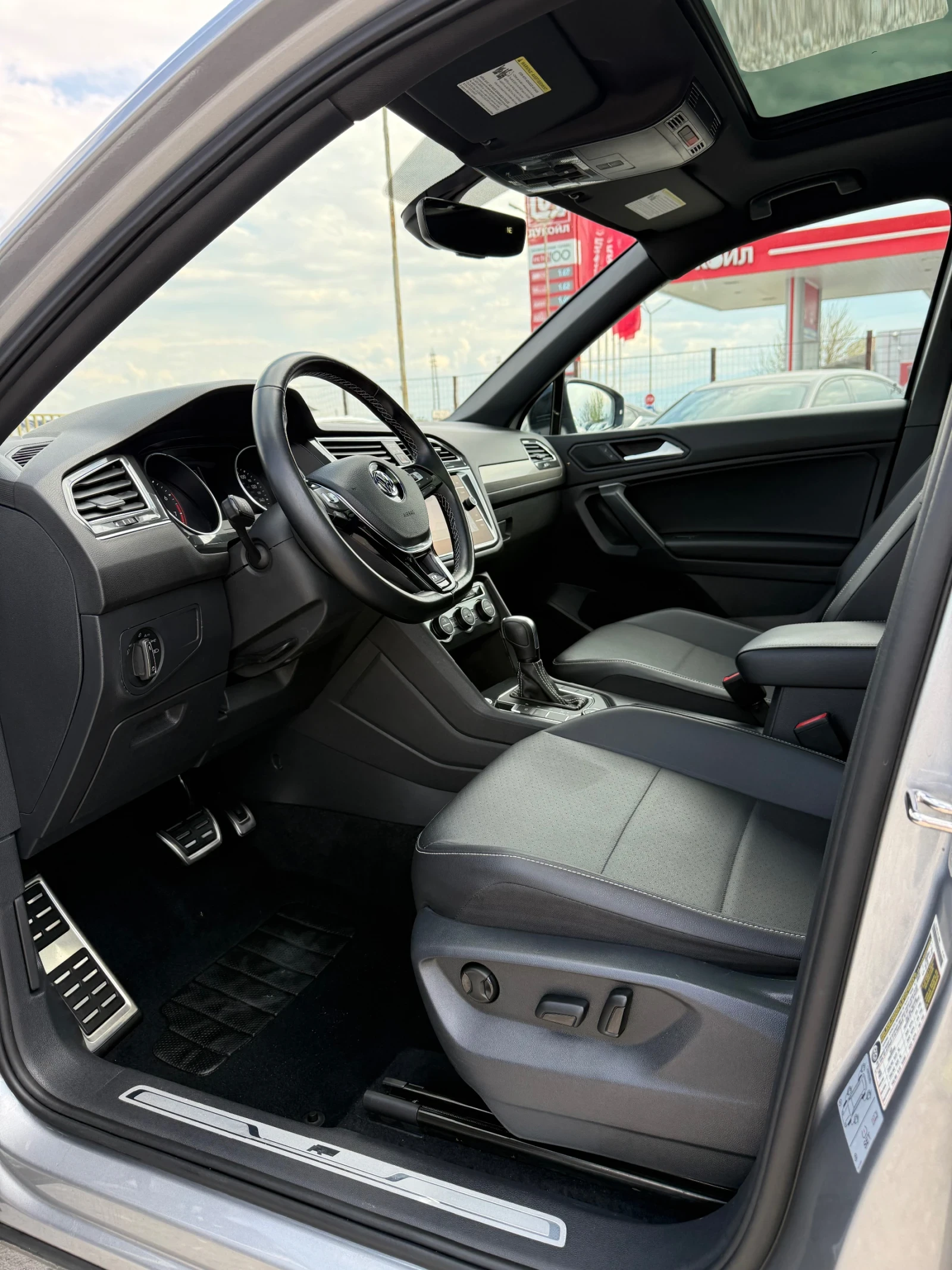 VW Tiguan 2.0T R-Line FullMax, снимка 7 - Автомобили и джипове - 54258124