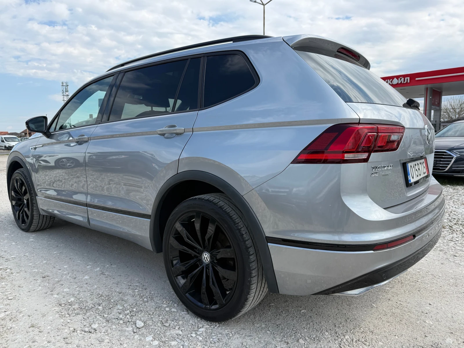 VW Tiguan 2.0T R-Line FullMax, снимка 4 - Автомобили и джипове - 54258124