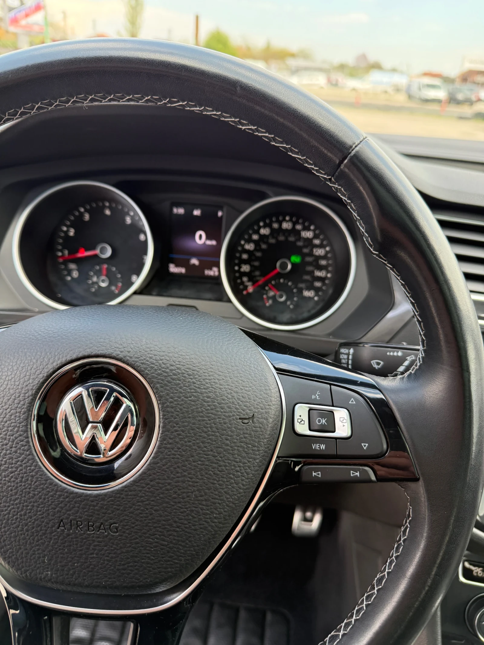 VW Tiguan 2.0T R-Line FullMax, снимка 10 - Автомобили и джипове - 54258124