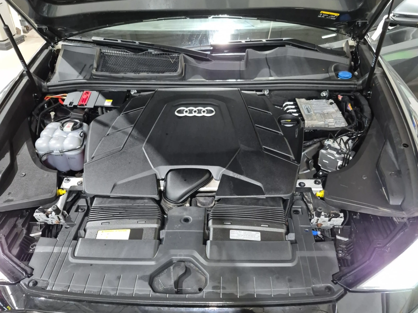 Audi Q8 Prestige 55 TFSI quattro, снимка 10 - Автомобили и джипове - 54450604