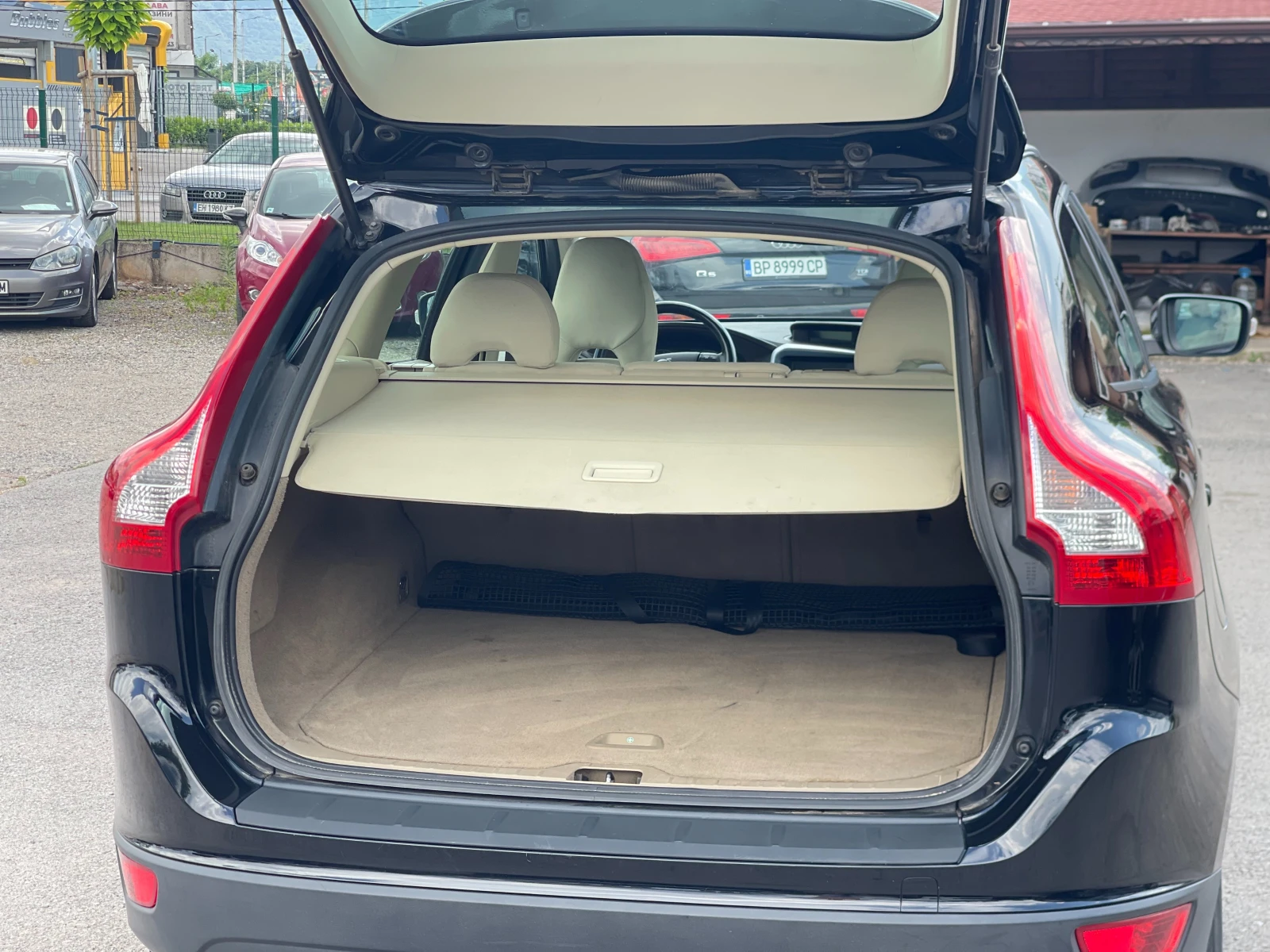 Volvo XC60 2.4 D5, снимка 9 - Автомобили и джипове - 55009671