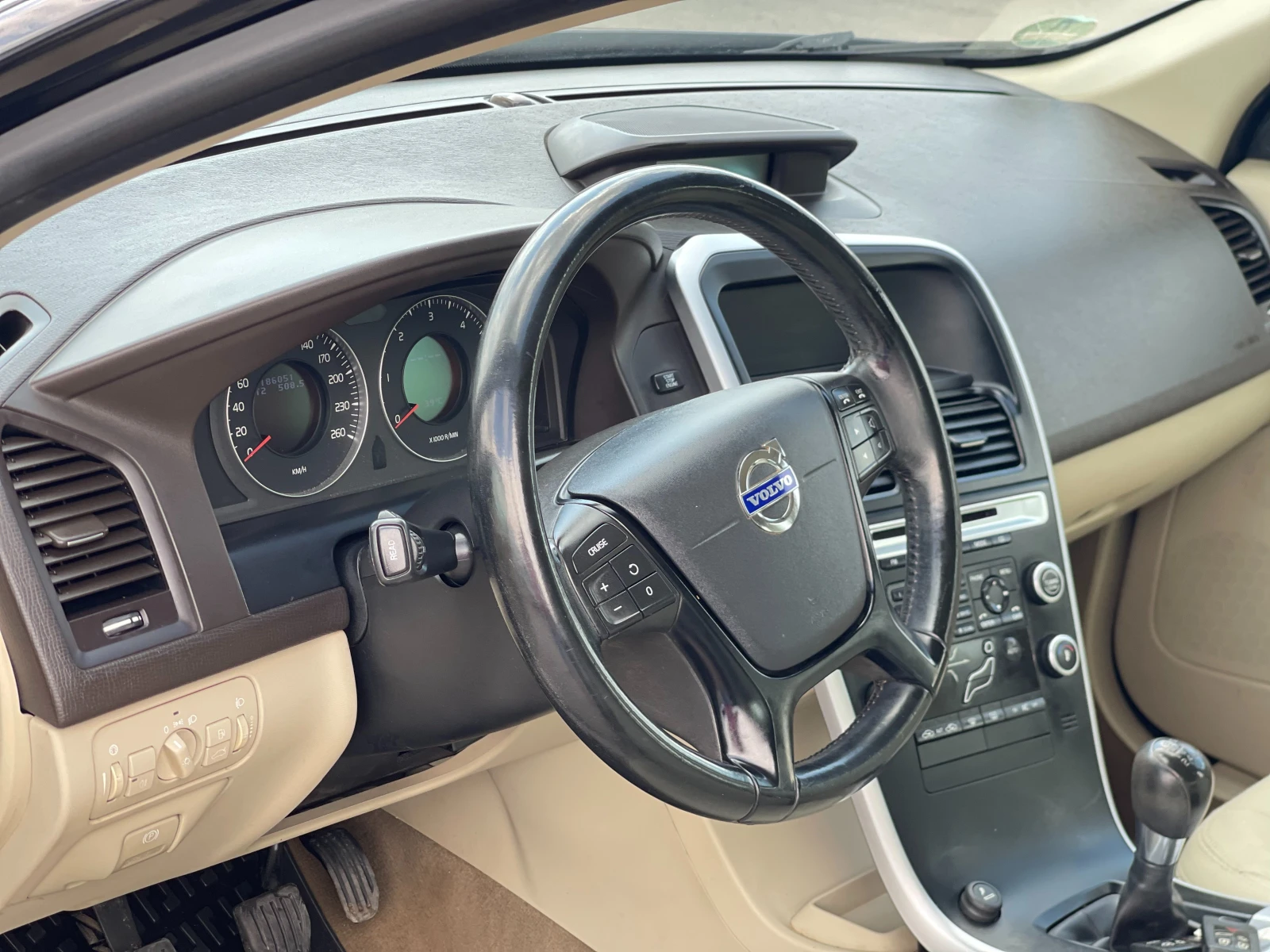 Volvo XC60 2.4 D5, снимка 13 - Автомобили и джипове - 55009671