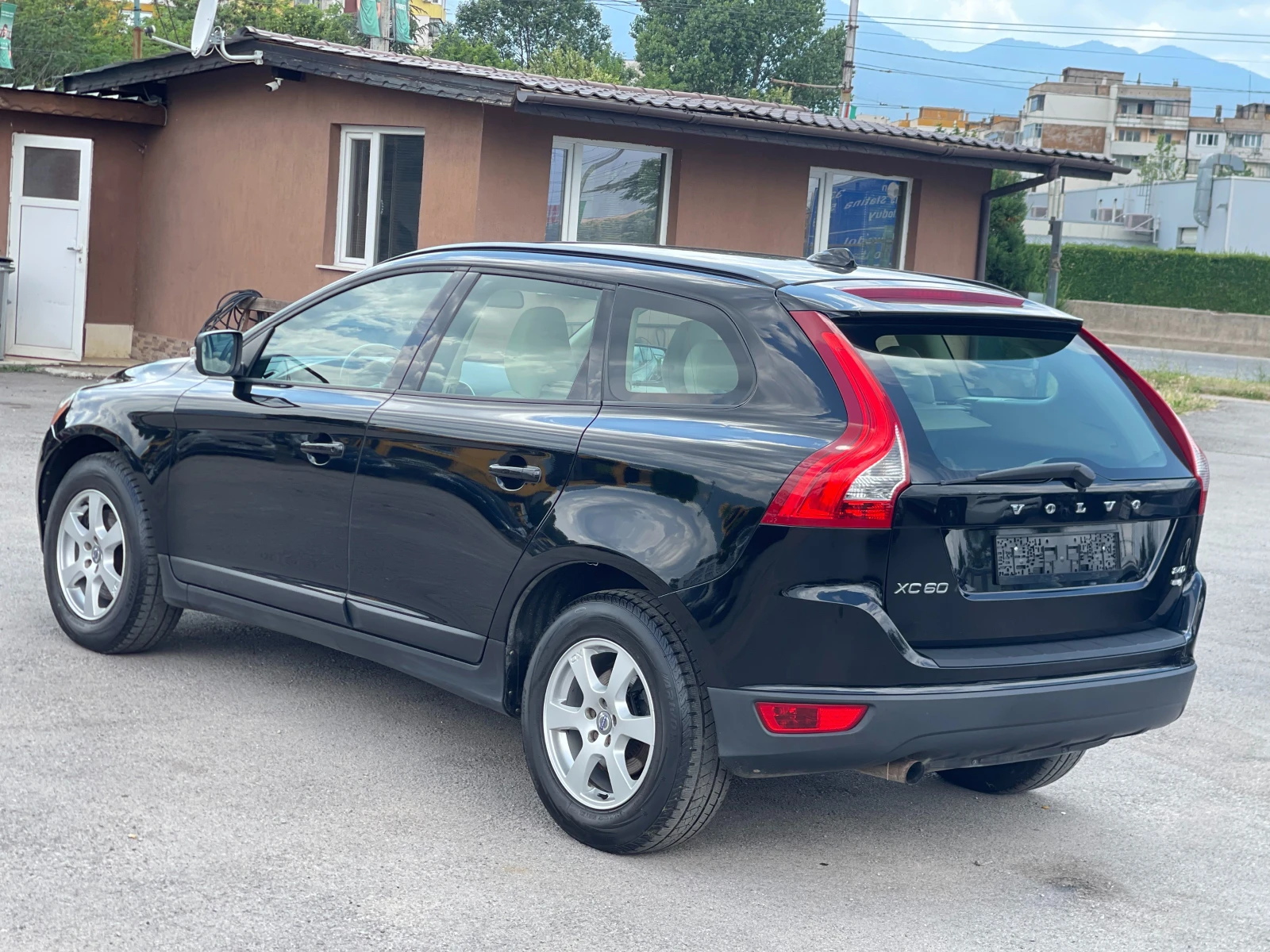Volvo XC60 2.4 D5, снимка 4 - Автомобили и джипове - 55009671