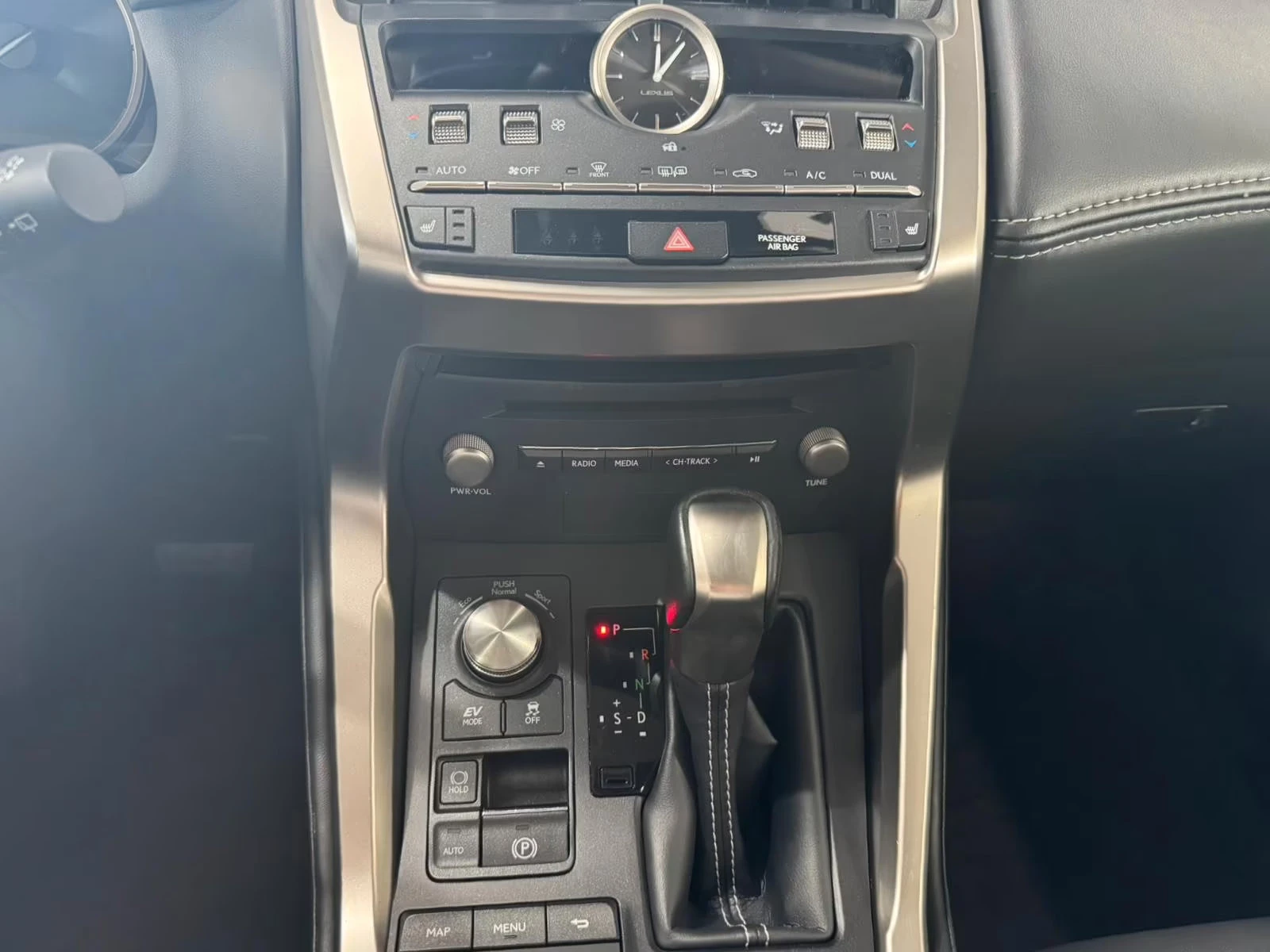 Lexus NX 300 COMFORT/238HP/CAM/NAVI/LED/CPLAY/KLESS/476q, снимка 14 - Автомобили и джипове - 55133842