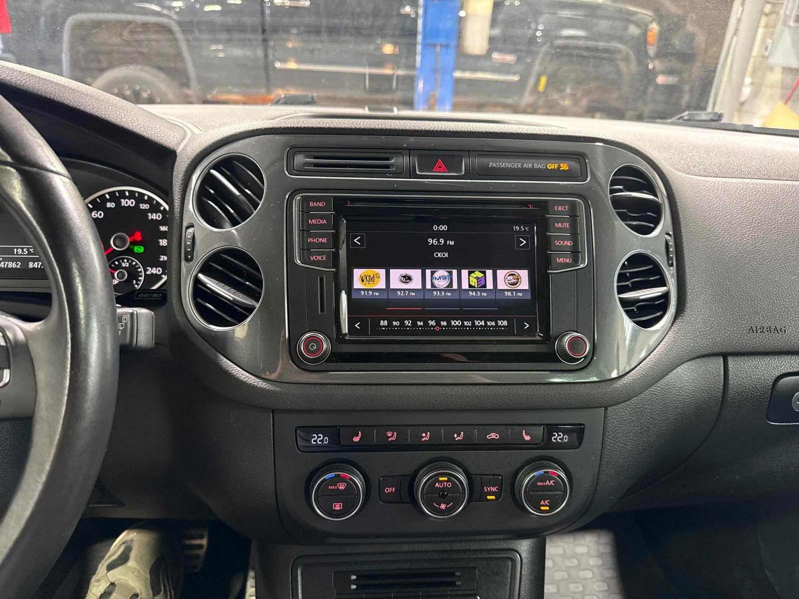 VW Tiguan * Wolfsburg Edition* АВТОКРЕДИТ БЕЗ ПЪРВОНАЧАЛНА* , снимка 9 - Автомобили и джипове - 55835263
