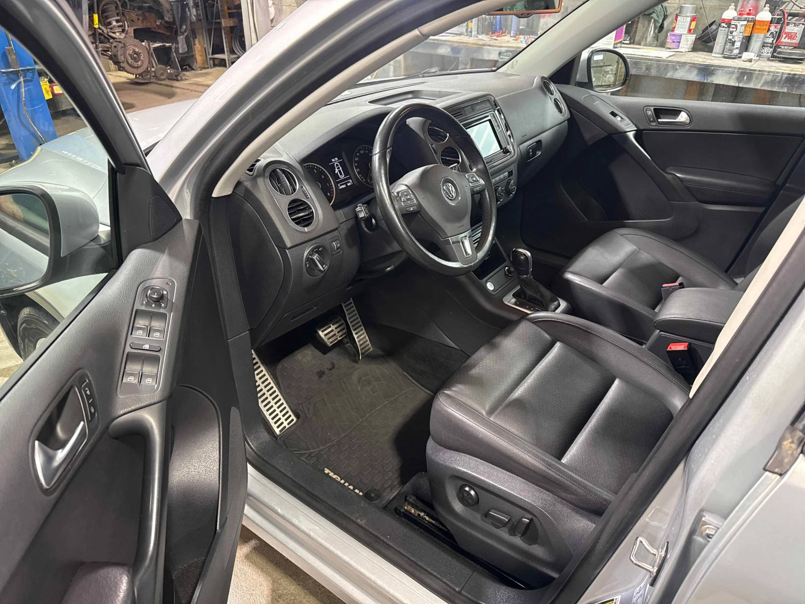 VW Tiguan * Wolfsburg Edition* АВТОКРЕДИТ БЕЗ ПЪРВОНАЧАЛНА* , снимка 5 - Автомобили и джипове - 55835263