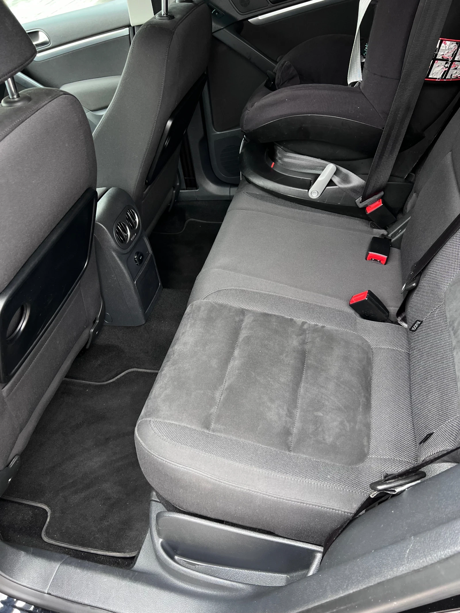 VW Tiguan, снимка 9 - Автомобили и джипове - 56653191