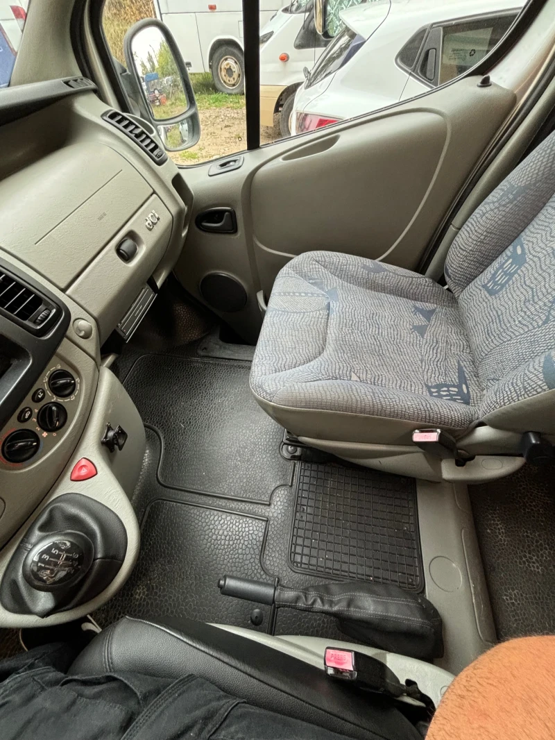 Renault Trafic 1.9, снимка 12 - Бусове и автобуси - 48443270