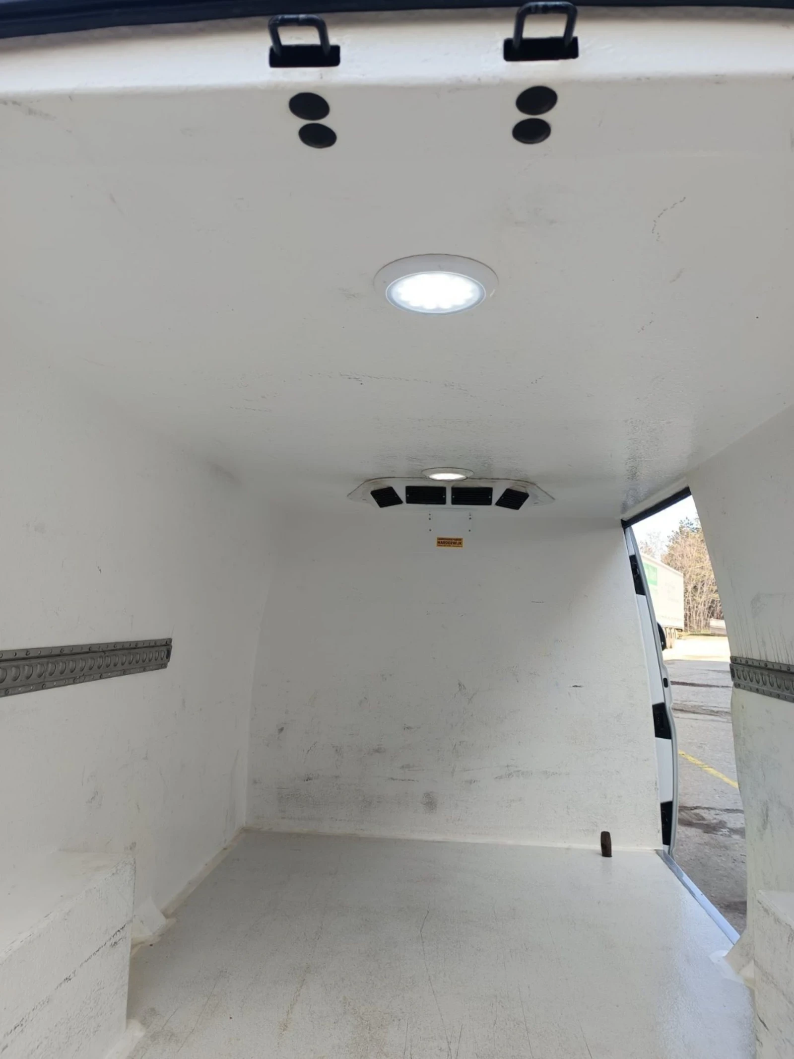 VW T6 Хладилен, снимка 13 - Бусове и автобуси - 53906211