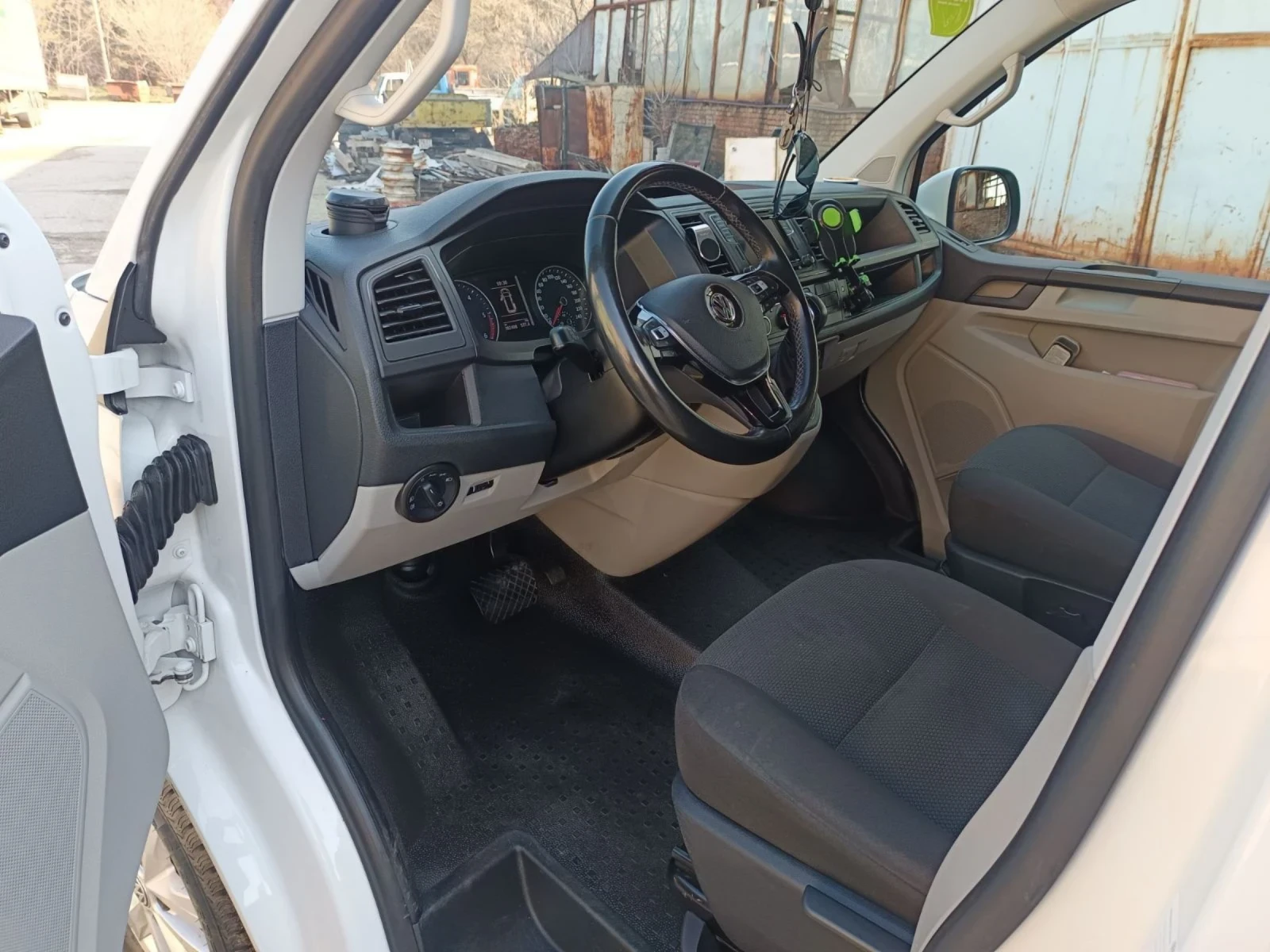 VW T6 Хладилен, снимка 12 - Бусове и автобуси - 53906211