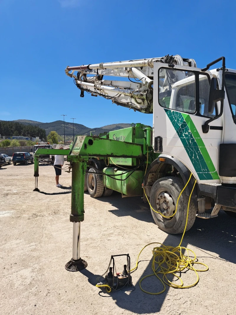 Бетон помпа Mercedes-Benz 2429, снимка 10 - Индустриална техника - 52706609